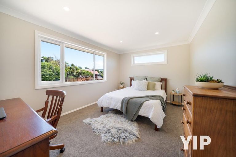Photo of property in 9 Paparangi Crescent, Paparangi, Wellington, 6037