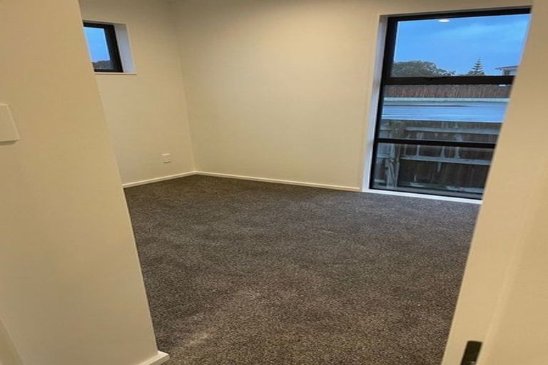 Photo of property in 3/285 Te Atatu Road, Te Atatu South, Auckland, 0610