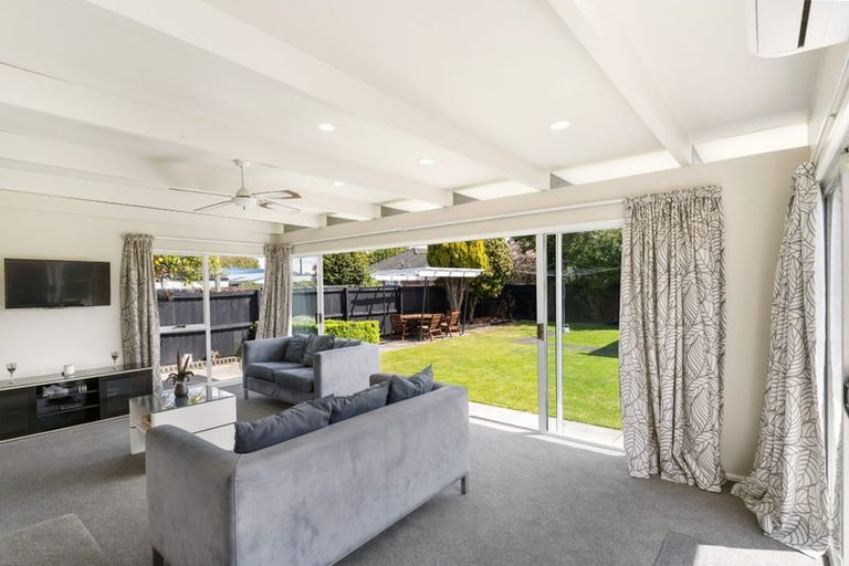 Photo of property in 35 Dunster Street, Burnside, Christchurch, 8053