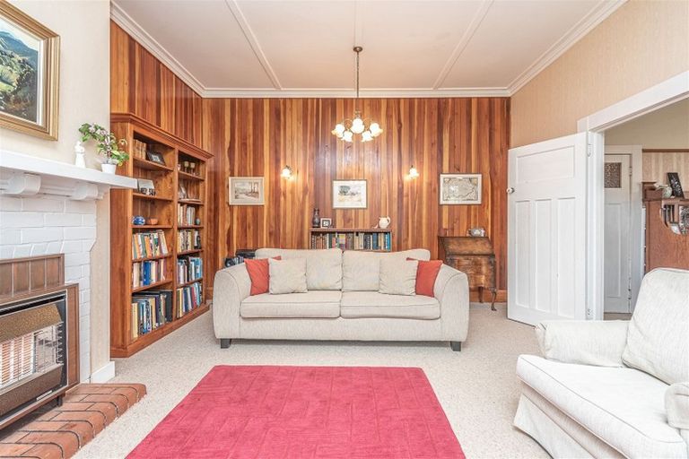 Photo of property in 28 Peakes Road, Saint Johns Hill, Whanganui, 4501