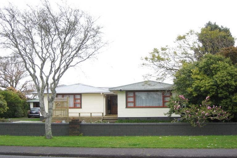 Photo of property in 246 Huatoki Street, Upper Vogeltown, New Plymouth, 4310