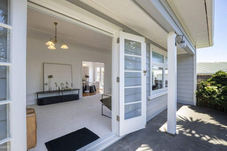 Photo of property in 40 Tukapa Street, Westown, New Plymouth, 4310