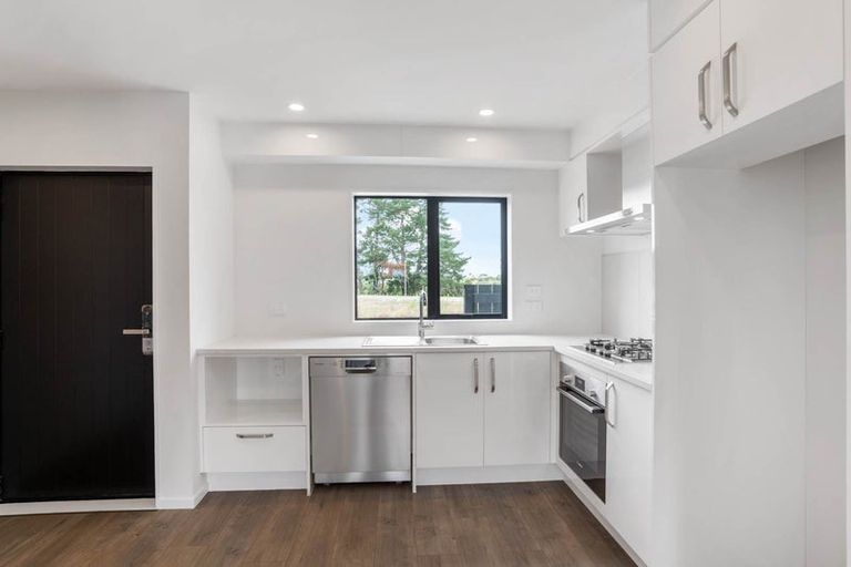 Photo of property in 3 Valour Lane, Papakura, 2110