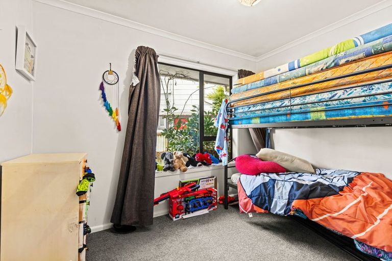 Photo of property in 9 Hannah Place, Redwood, Christchurch, 8051