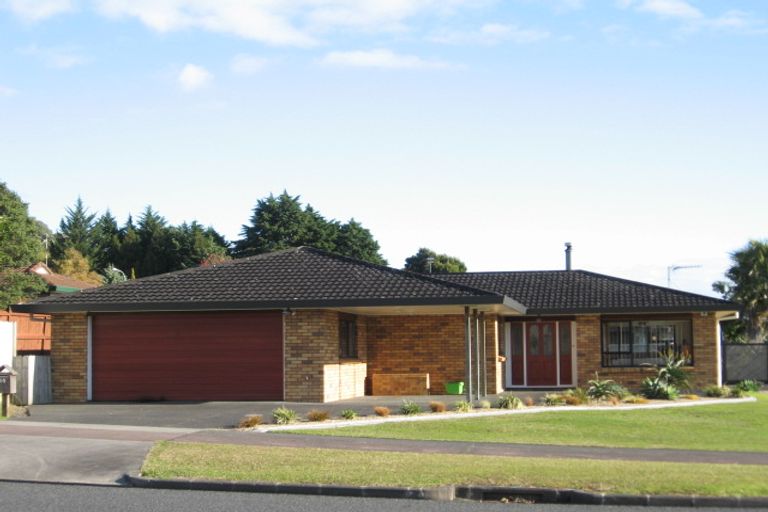Photo of property in 14 Charles Prevost Drive, The Gardens, Auckland, 2105