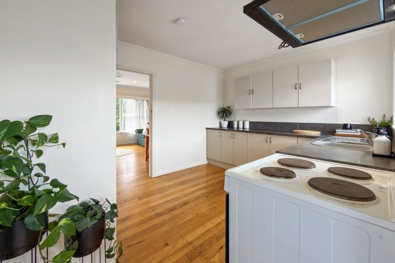 Photo of property in 2/21 Evelyn Place, Hillcrest, Auckland, 0627