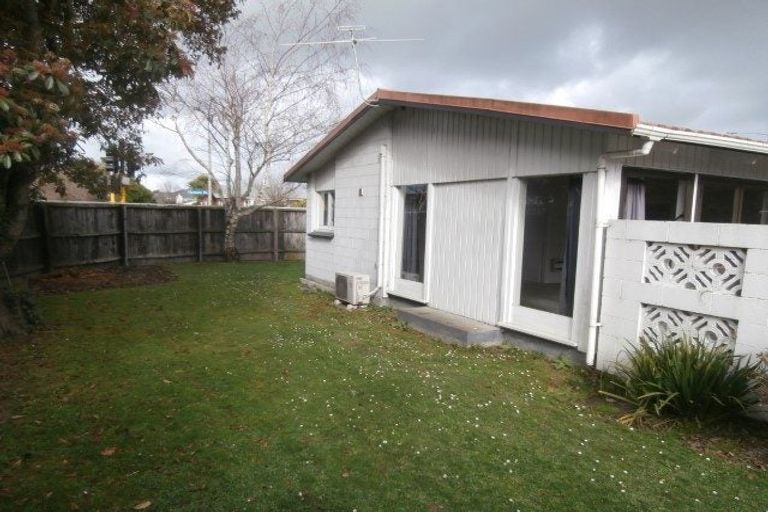 Photo of property in 235 Memorial Avenue, Burnside, Christchurch, 8053