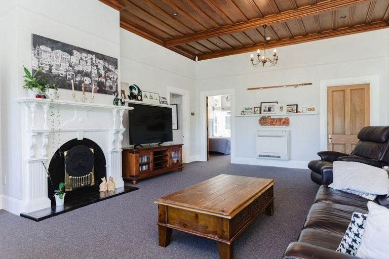Photo of property in 2 Aerodrome Road, Dannevirke, 4972