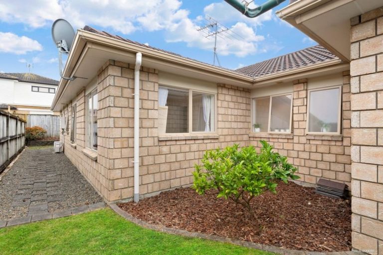 Photo of property in 19 Walter Haddrell Crescent, Flat Bush, Auckland, 2016