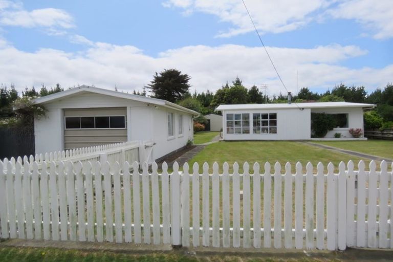 Photo of property in 15 Ferry Street, Foxton Beach, Foxton, 4815