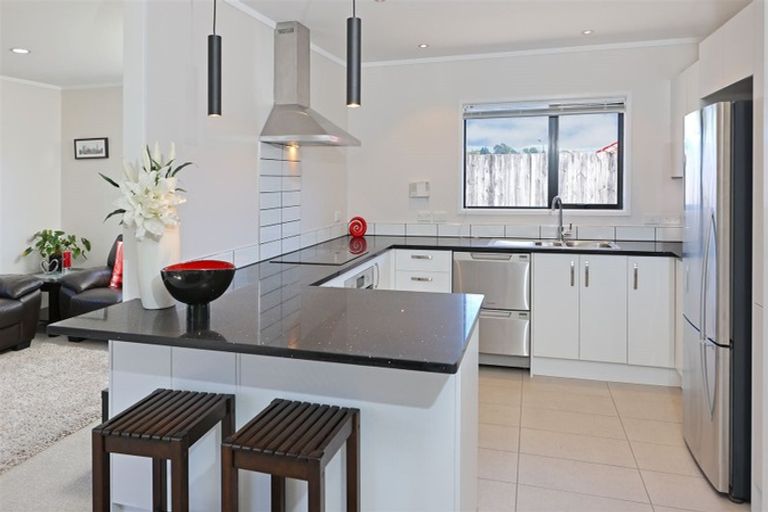 Photo of property in 14 Chesterton Terrace, Henderson, Auckland, 0612