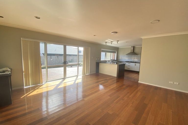 Photo of property in 29 Toledo Avenue, Henderson, Auckland, 0612