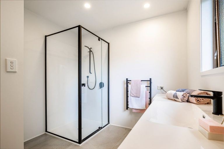 Photo of property in 27 Ferry Parade, Herald Island, Auckland, 0618