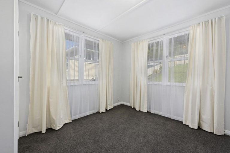 Photo of property in 14 Logie Street, Stokes Valley, Lower Hutt, 5019