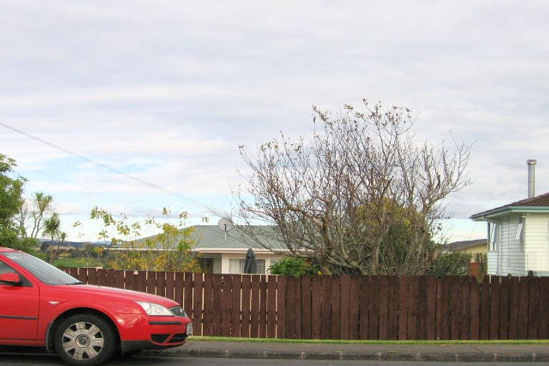 Photo of property in 117 Sandspit Road, Shelly Park, Auckland, 2014