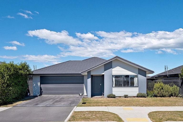 Photo of property in 66 Shillingford Boulevard, Rolleston, 7615