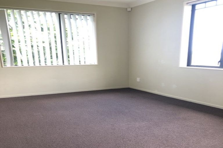 Photo of property in 2 Ballyward Close, East Tamaki, Auckland, 2013