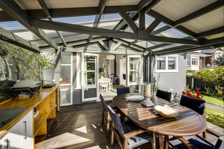 Photo of property in 74 Te Mata Road, Havelock North, 4130