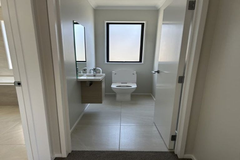 Photo of property in 18 Symes Drive, Red Beach, 0932