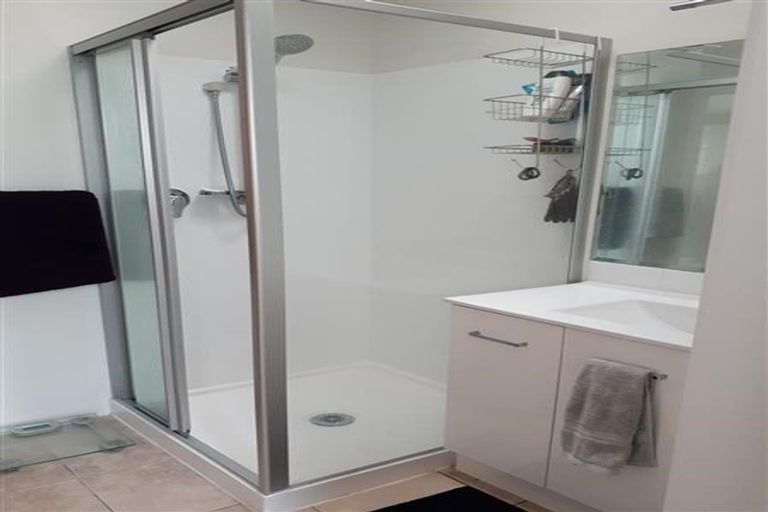 Photo of property in 2/290 Glenfield Road, Glenfield, Auckland, 0629