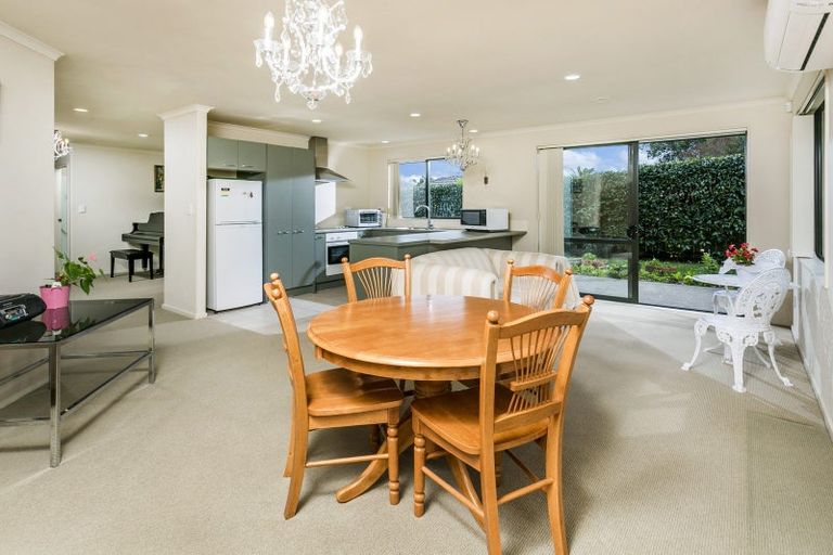 Photo of property in 100 Greenhithe Road, Greenhithe, Auckland, 0632