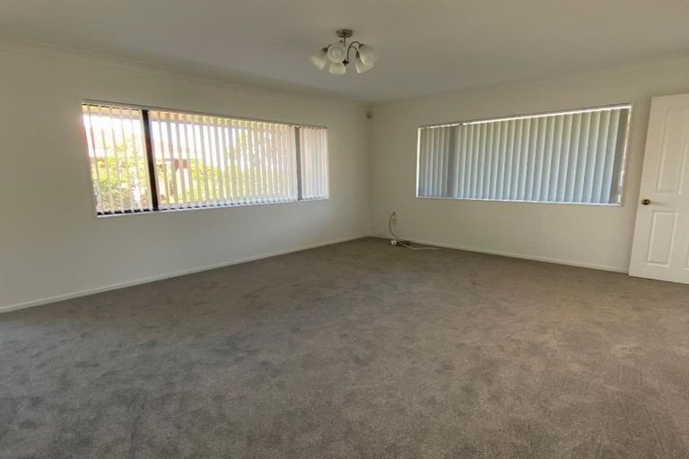 Photo of property in 8 Belvedere Court, West Harbour, Auckland, 0618