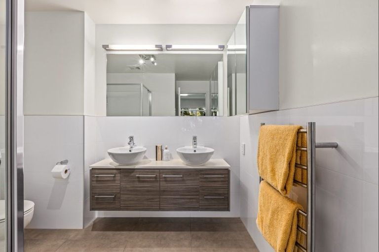 Photo of property in 21 Parkside Drive, Orewa, 0931