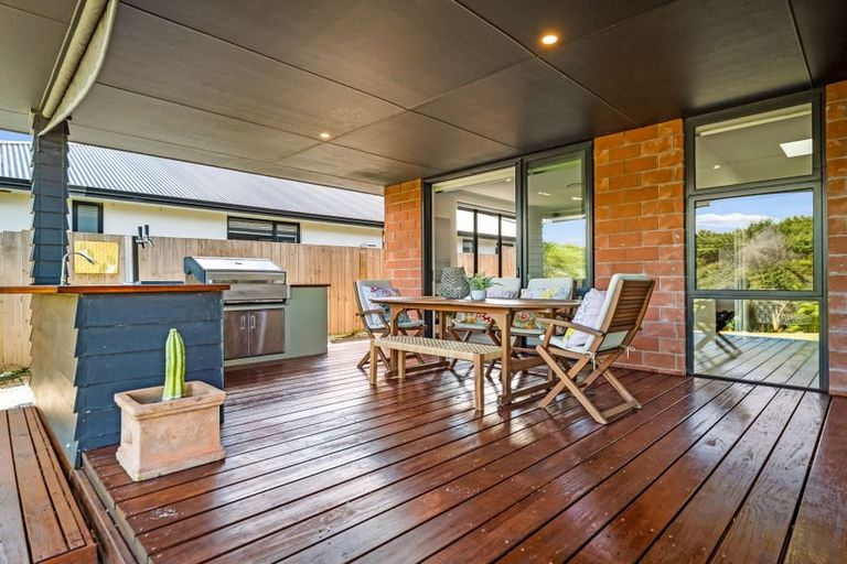 Photo of property in 14 Wheriko Avenue, Glenbrook, Waiuku, 2681