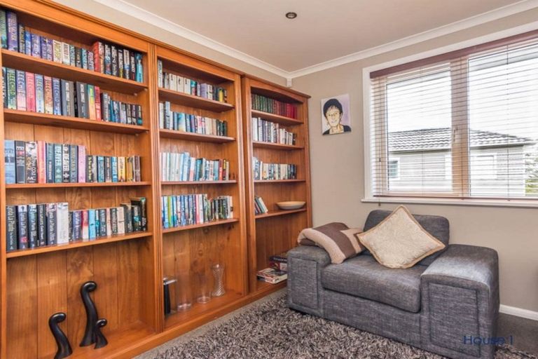 Photo of property in 25a Eastglen Road, Glen Eden, Auckland, 0602