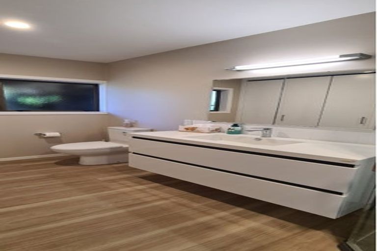 Photo of property in 16 Valdese Rise, Browns Bay, Auckland, 0630