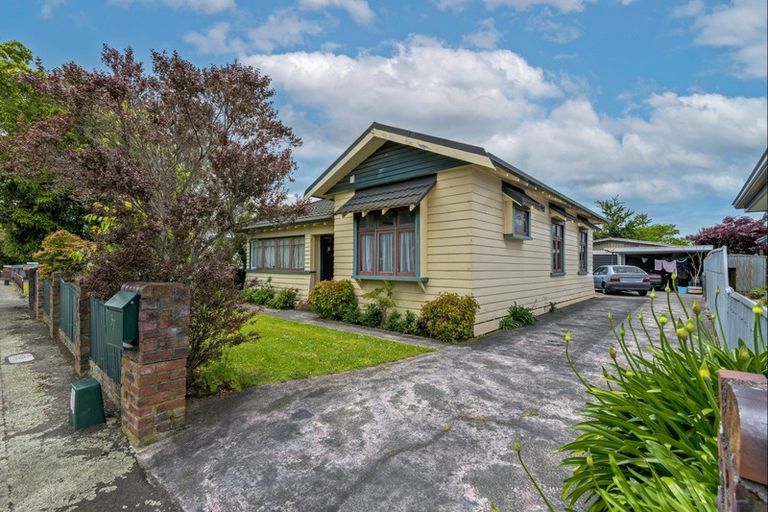 Photo of property in 37 Shamrock Street, Takaro, Palmerston North, 4412