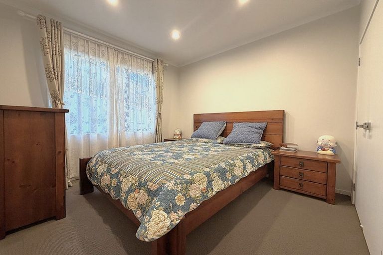 Photo of property in 7 Northcross Drive, Oteha, Auckland, 0630
