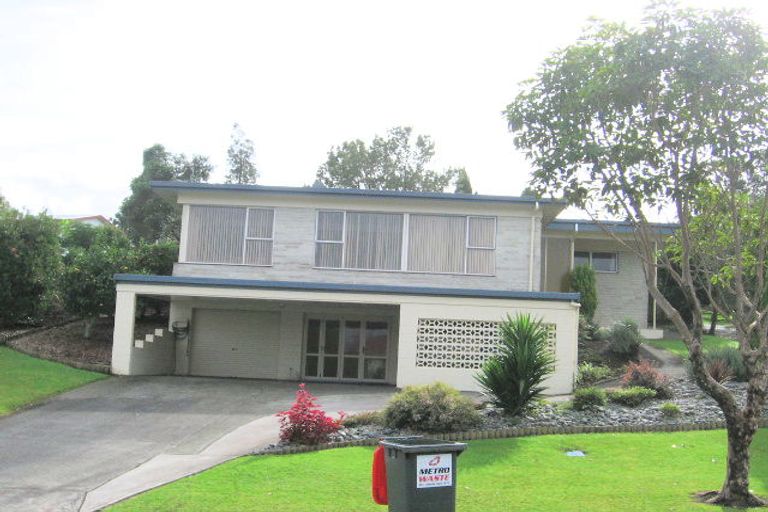 Photo of property in 12 Amorino Drive, Red Beach, 0932