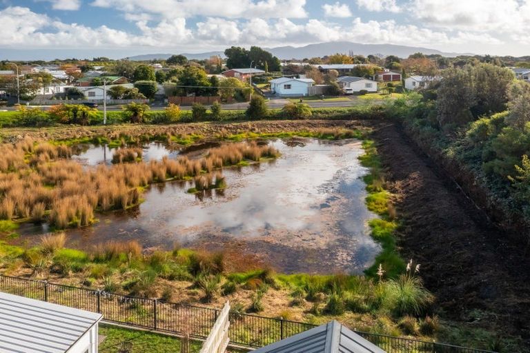 Photo of property in 26 Koru Loop, Paraparaumu, 5032