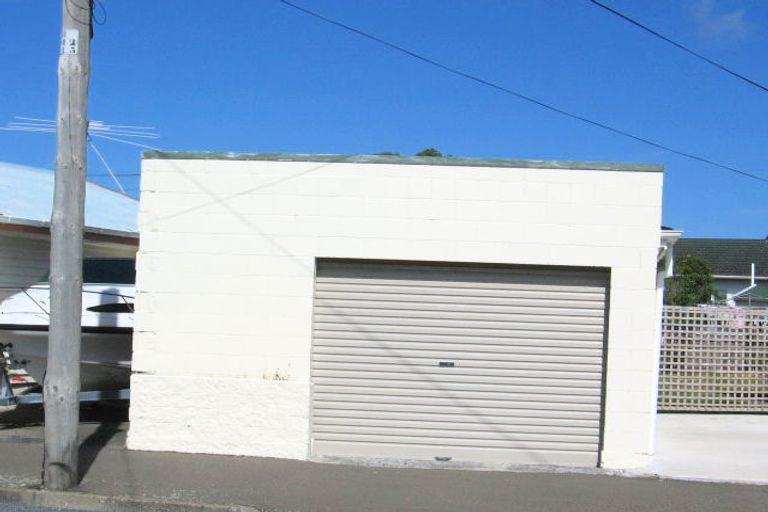 Photo of property in 42 Strathavon Road, Miramar, Wellington, 6022