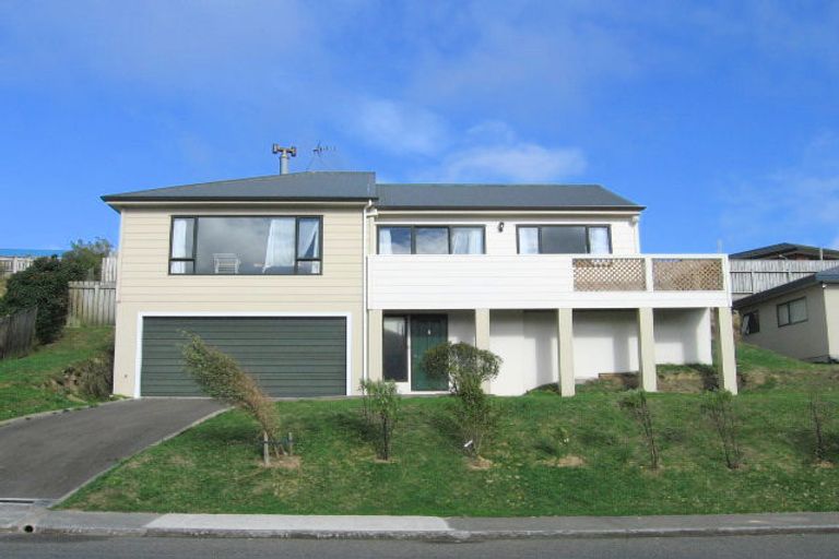 Photo of property in 68a Horokiwi Road West, Newlands, Wellington, 6037
