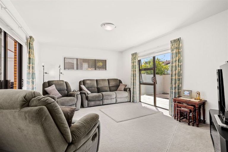Photo of property in 10 Tatyana Place, Massey, Auckland, 0614