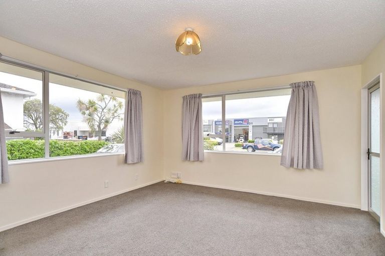 Photo of property in 32 Epsom Road, Sockburn, Christchurch, 8042