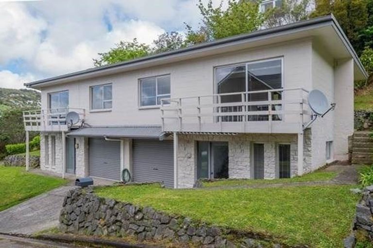 Photo of property in 1 Sandhurst Rise, Henderson, Auckland, 0612