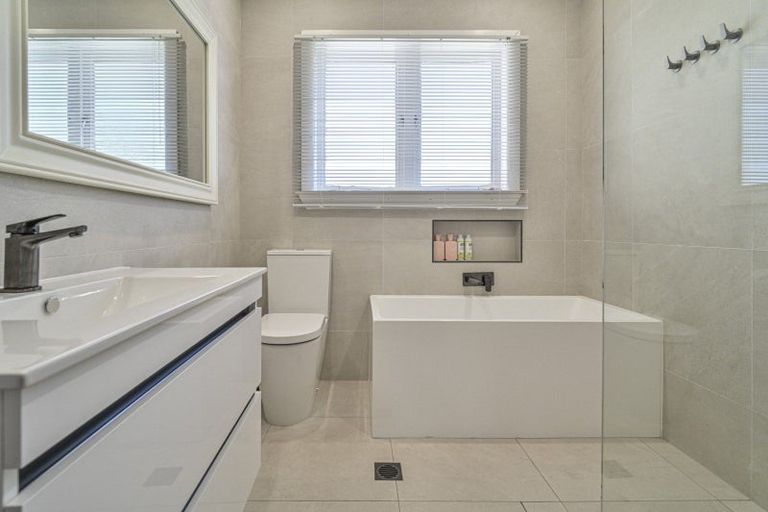 Photo of property in 311 Fenwick Street, Mayfair, Hastings, 4122