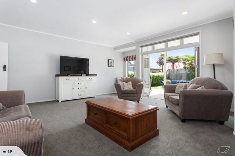 Photo of property in 32 Queen Street, Cambridge, 3434