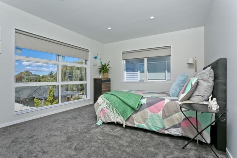 Photo of property in 29a Normanton Street, Glenfield, Auckland, 0629
