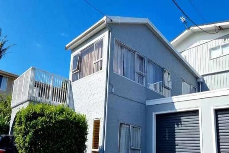 Photo of property in 1/527 Beach Road, Murrays Bay, Auckland, 0630