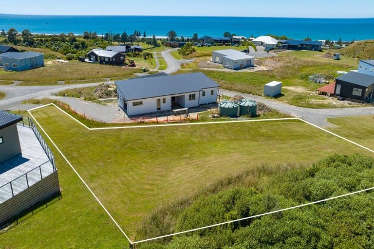 Photo of property in 3 Knoyle Road, Riversdale Beach, Masterton, 5872