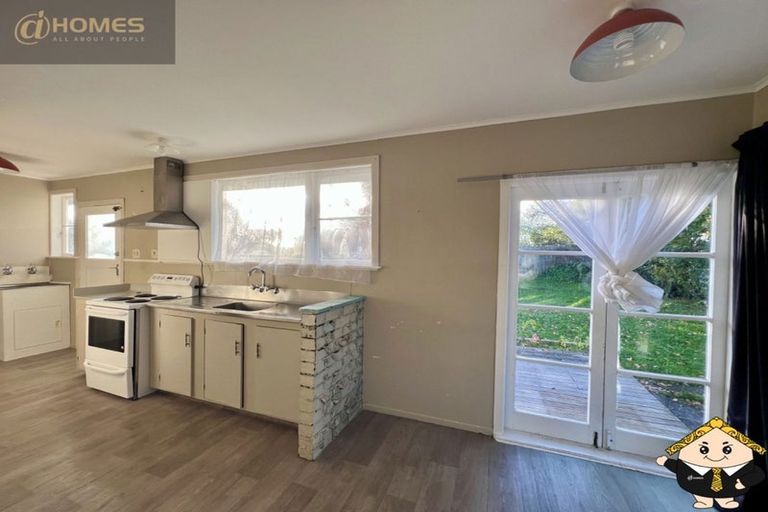 Photo of property in 17 Sheehan Road, Te Atatu South, Auckland, 0610
