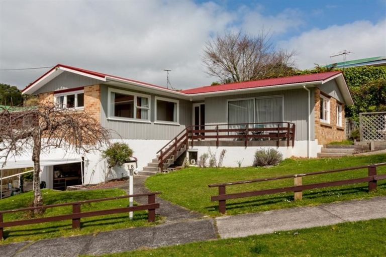 Photo of property in 18 Beaumont Crescent, Frankleigh Park, New Plymouth, 4310