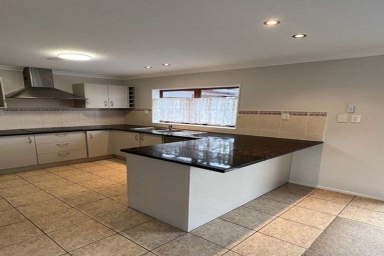 Photo of property in 67 Glenveagh Park Drive, Weymouth, Auckland, 2103