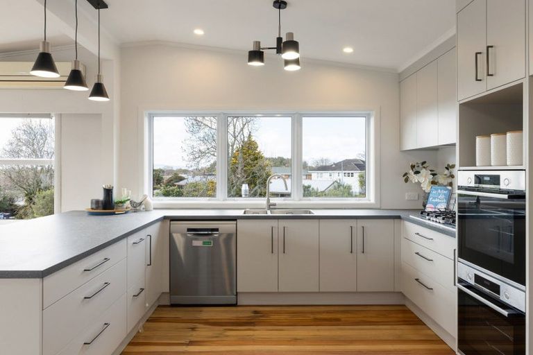 Photo of property in 28 Hillcrest Road, Hillcrest, Hamilton, 3216