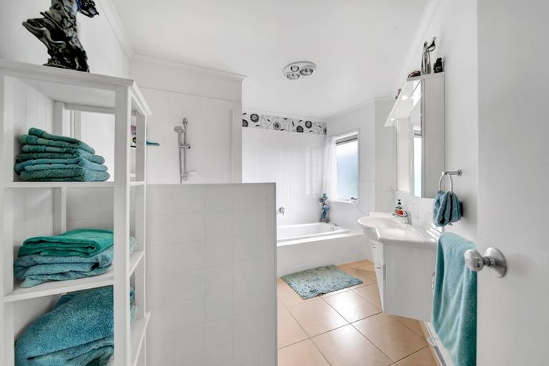 Photo of property in 24 Park Lane, Waitara, 4320