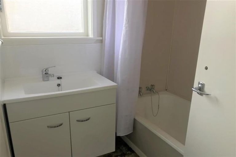 Photo of property in 1/82 Swaffield Road, Papatoetoe, Auckland, 2025